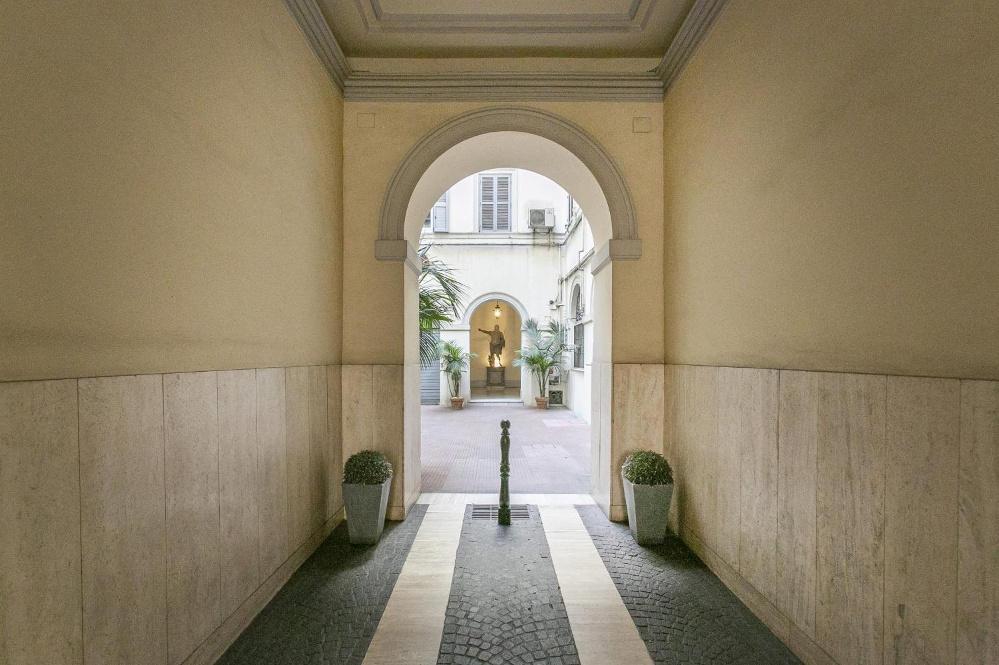 Apartment Attico Nel Cuore Di Con Box Privato Per Auto *