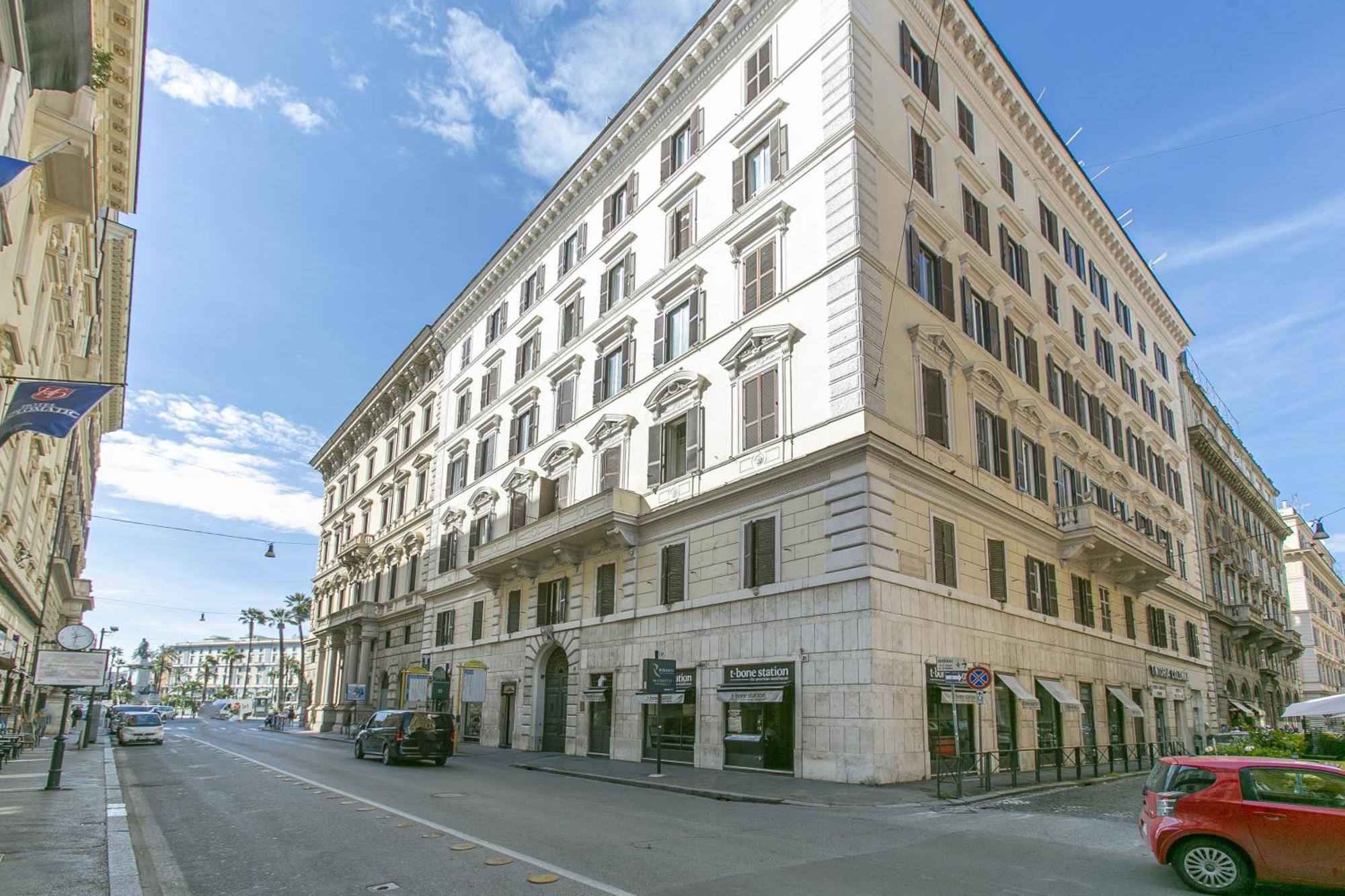 Apartment Attico Nel Cuore Di Con Box Privato Per Auto *