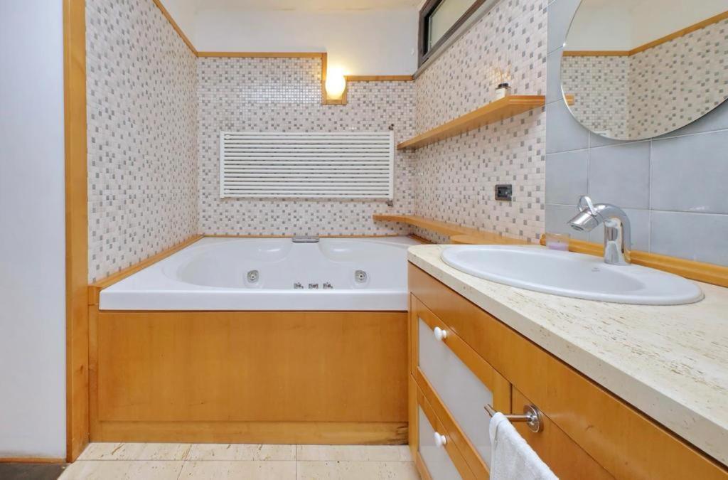 Vatican Luxury With Garden Appartement