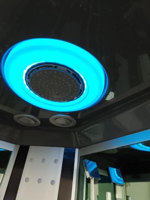 Apartment Exclusive Penthouse Private Terrace Chromotherapy And Sauna *