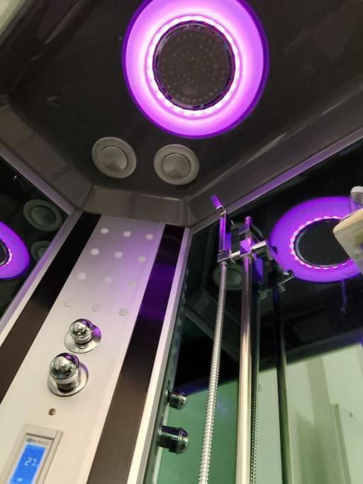 Exclusive Penthouse Private Terrace Chromotherapy And Sauna *