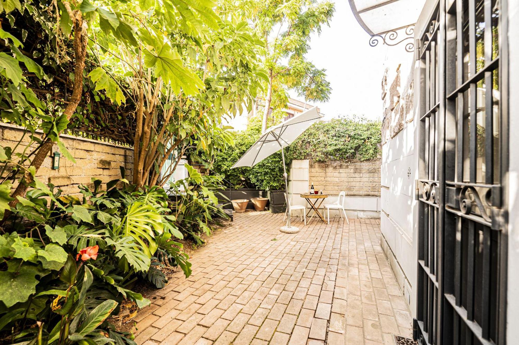 Apartment Lovely Garden In Beautiful San Saba Rome