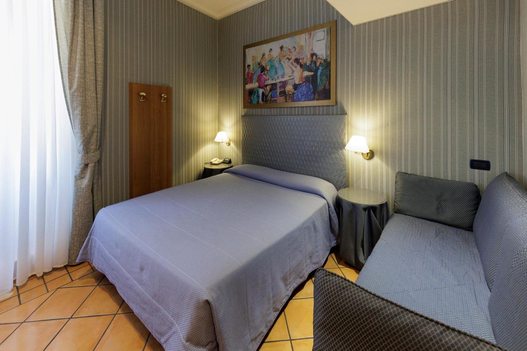 Hotel Lirico