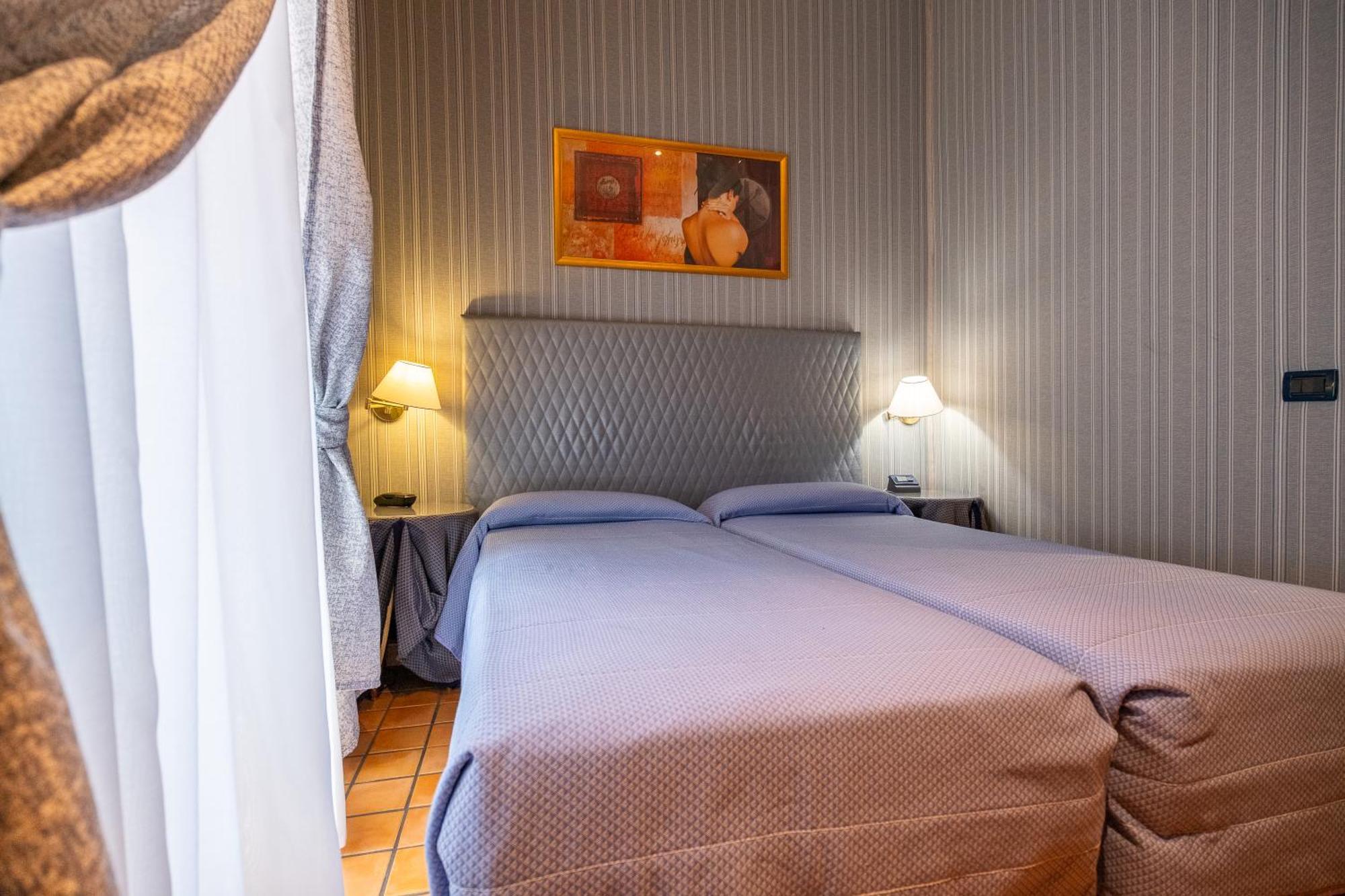 Hotel Lirico 3*