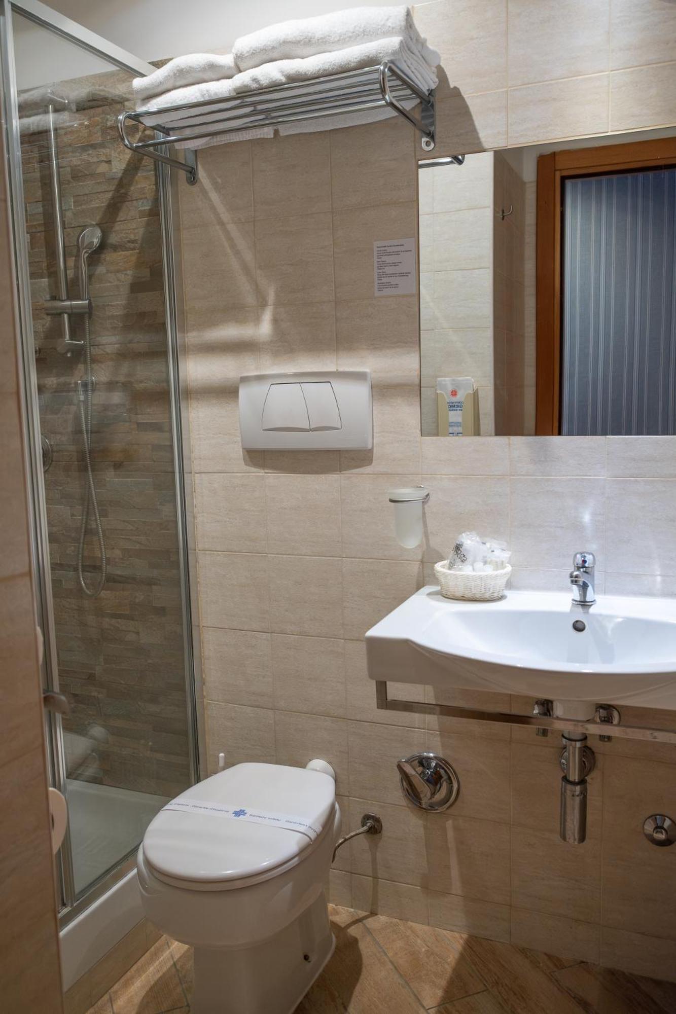 Lirico Hotel 3*