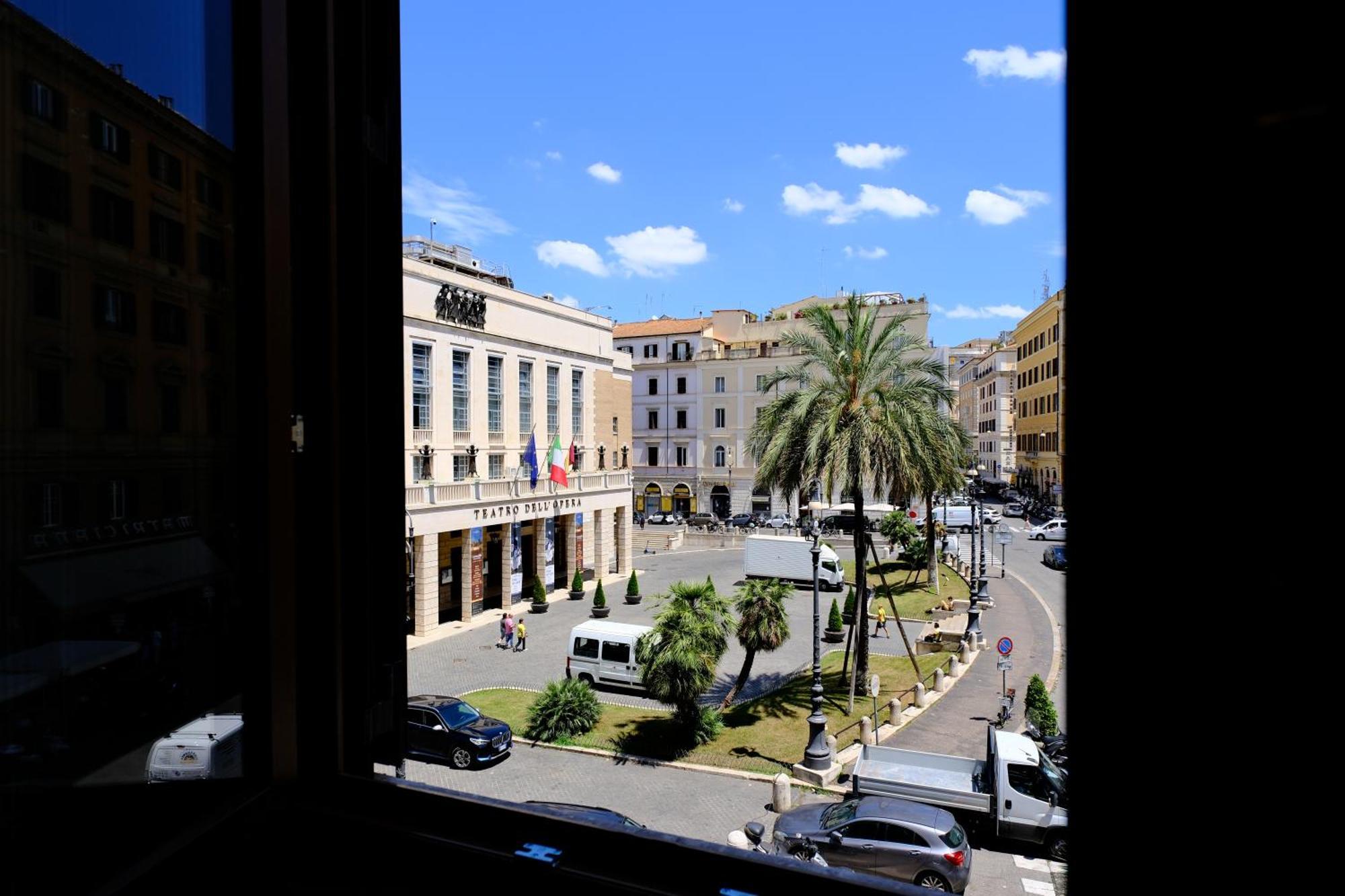 Lirico Hotel 3*