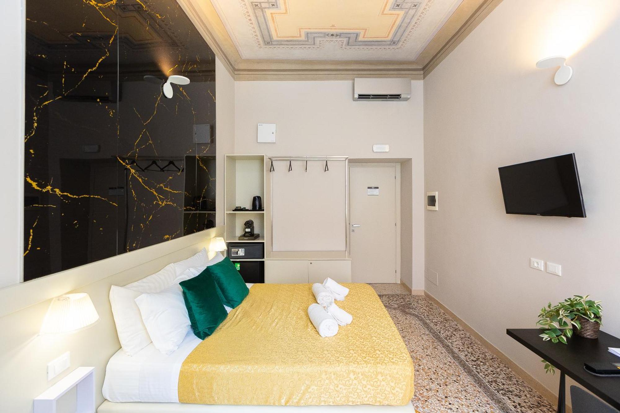 Iron Cityaus Termini Guest house Rome