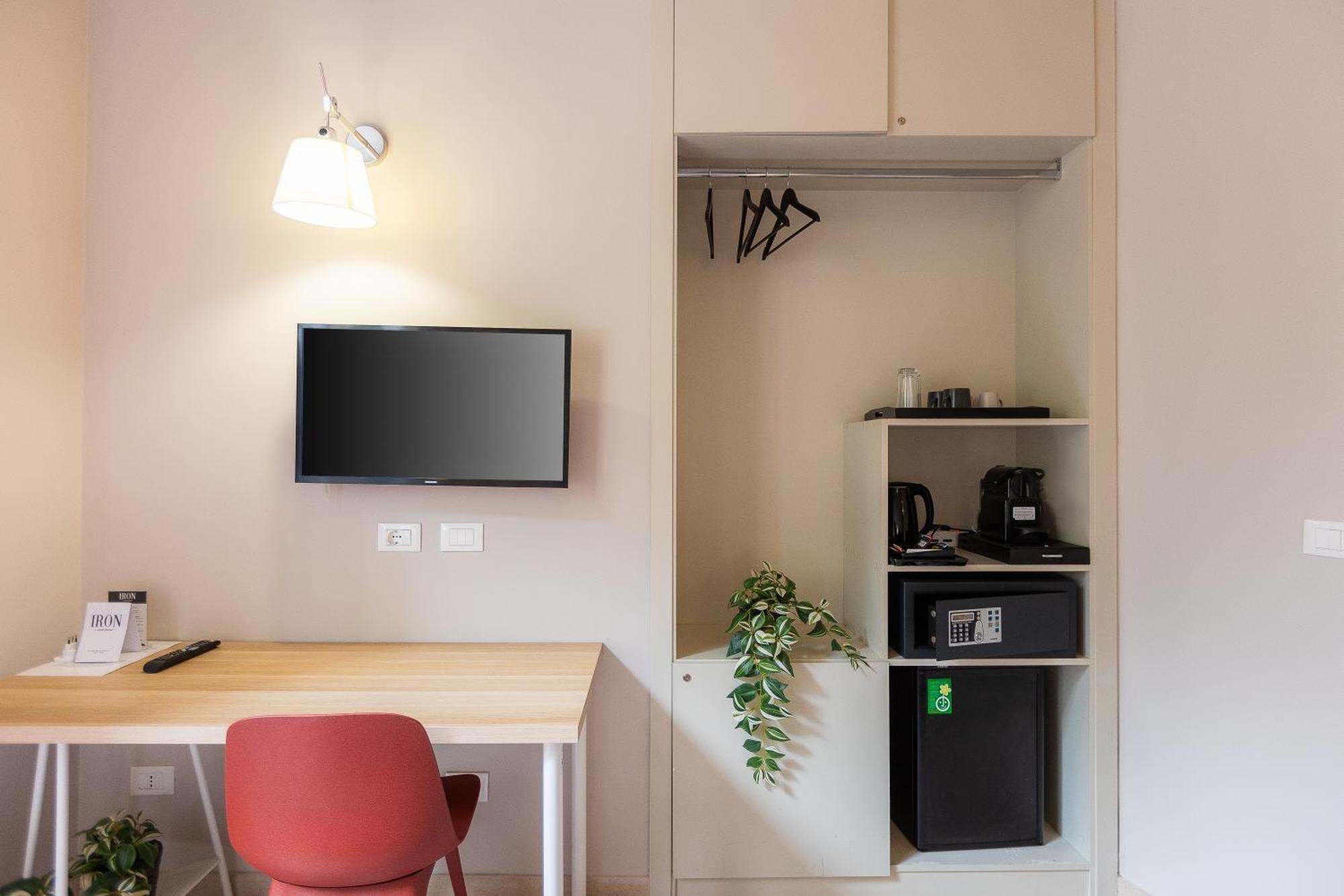 Iron Cityaus Termini Guest house *
