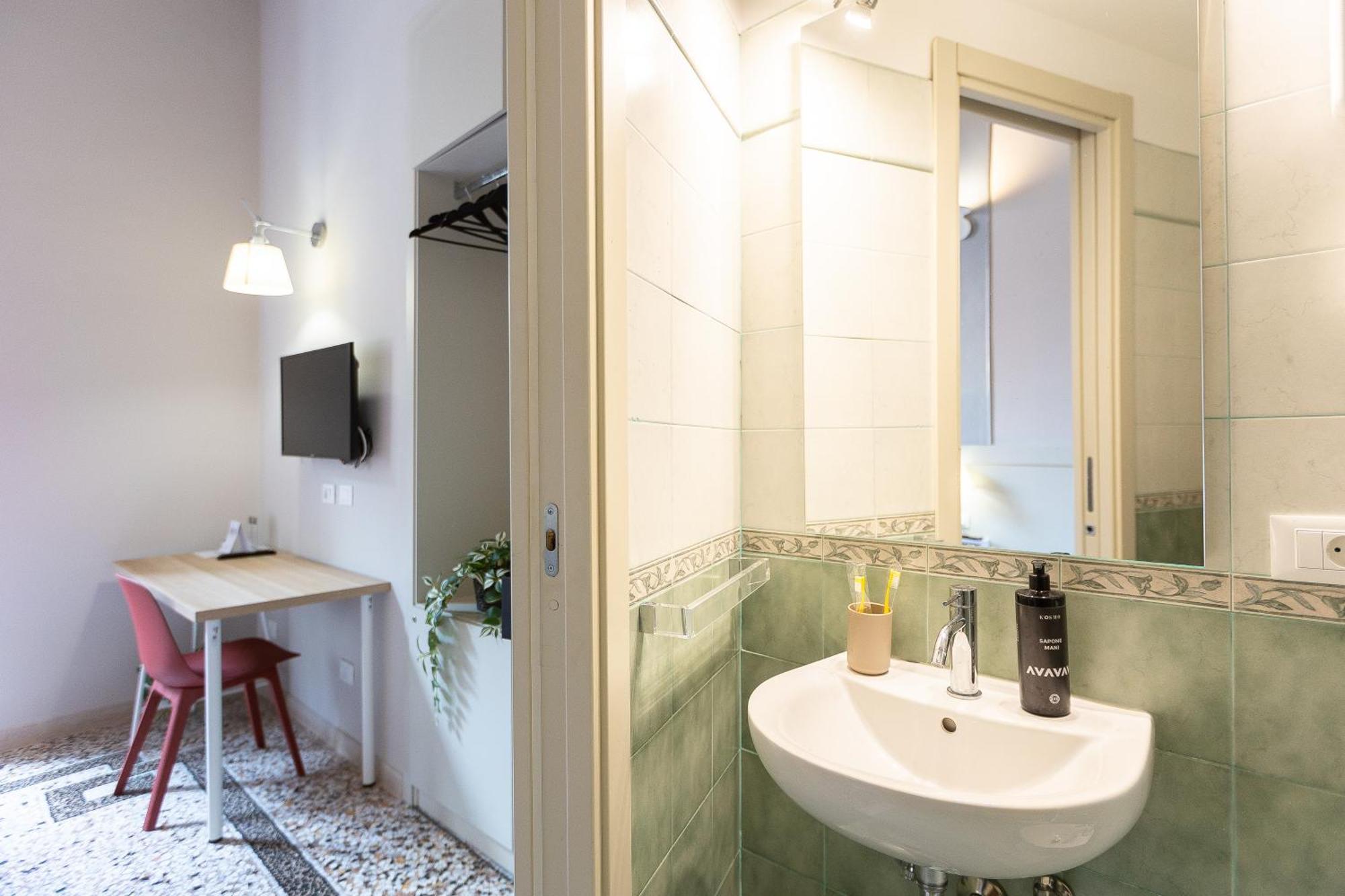 Iron Cityaus Termini Guest house