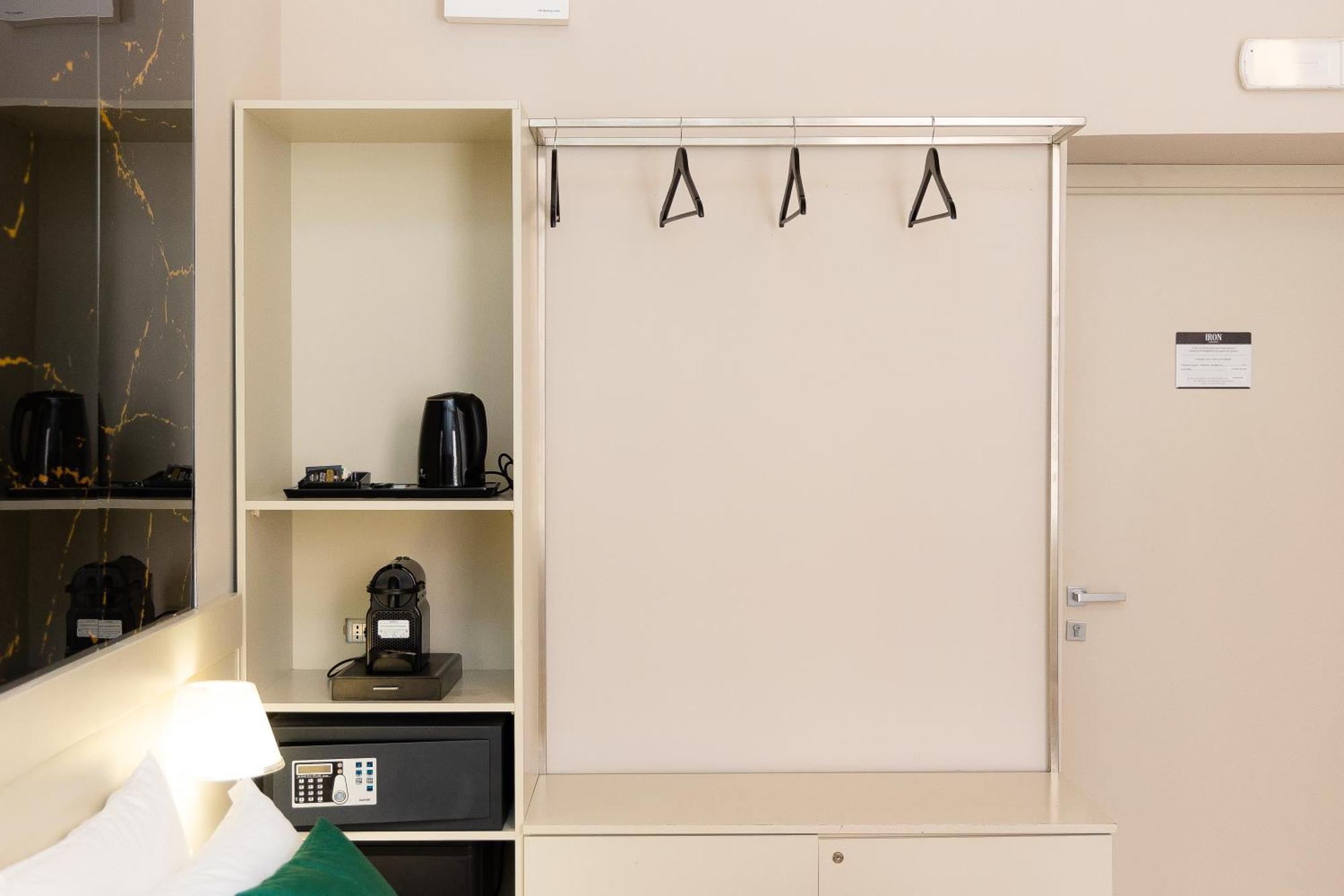 Iron Cityaus Termini Guest house
