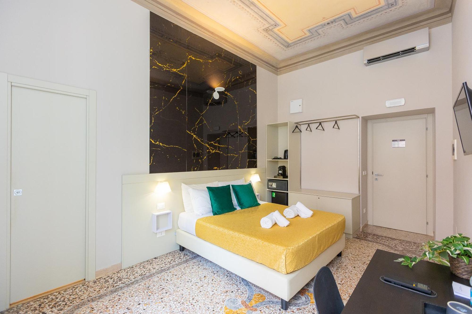 Iron Cityaus Termini Guest house
