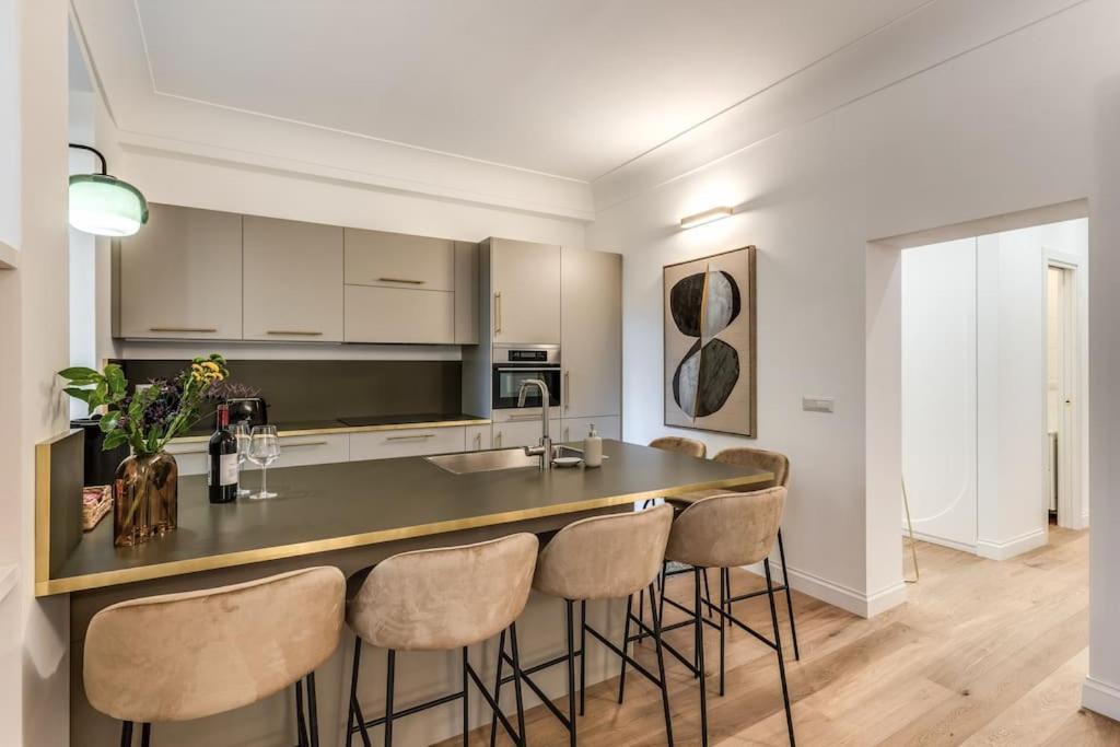 3 Bedroom Via Genova Monti Area Rome