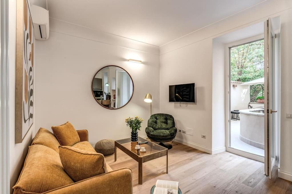 3 Bedroom Via Genova Monti Area Appartement *