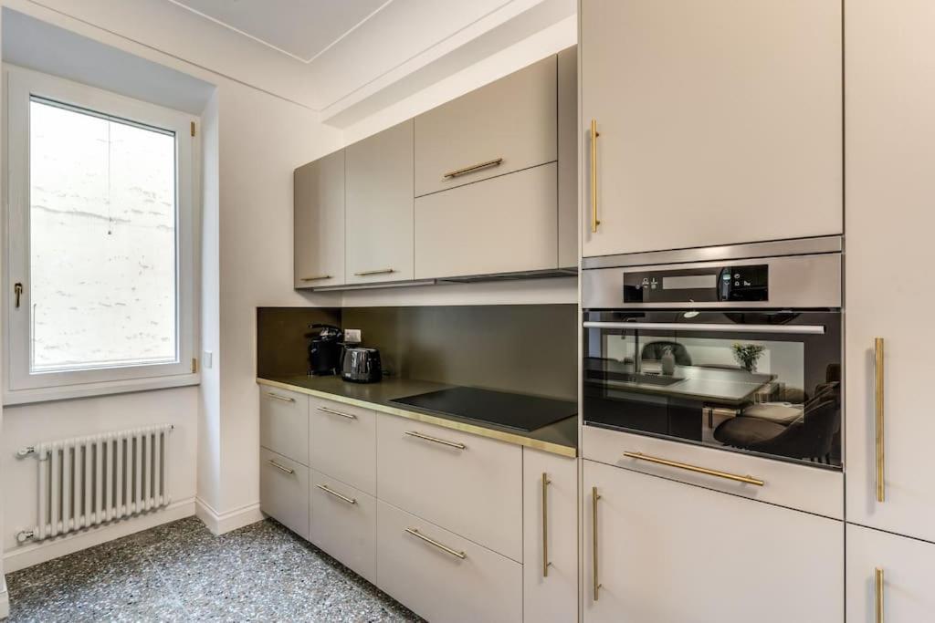 Appartement 3 Bedroom Via Genova Monti Area *