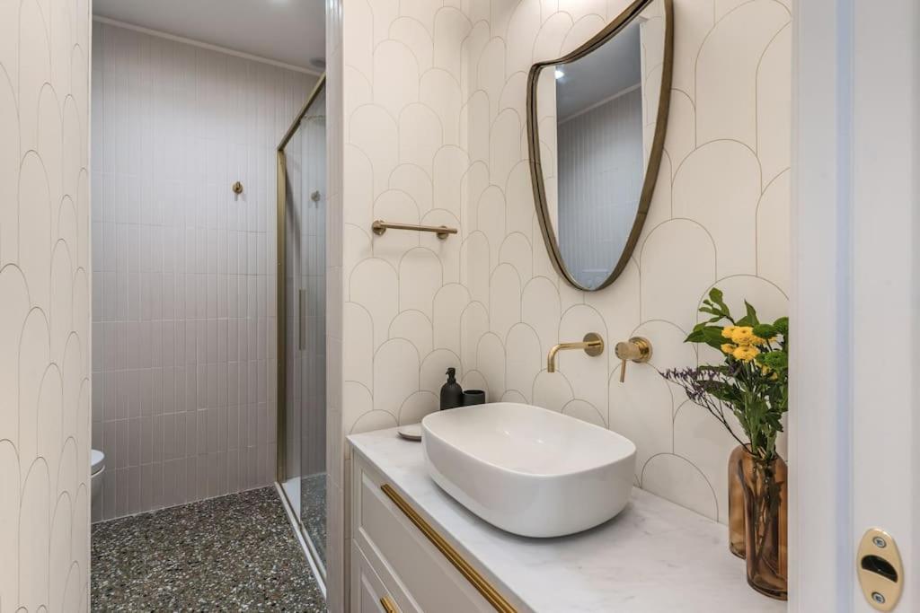 Appartement 3 Bedroom Via Genova Monti Area *