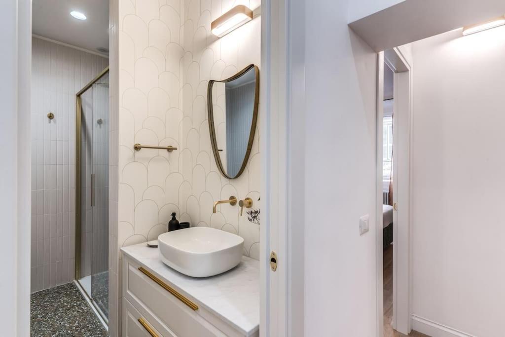 Appartement 3 Bedroom Via Genova Monti Area
