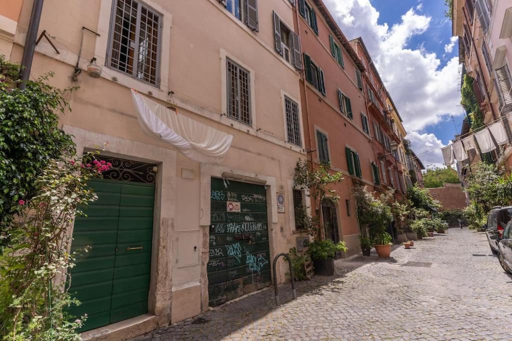 Trastevere Vicolo Del Leopardo *