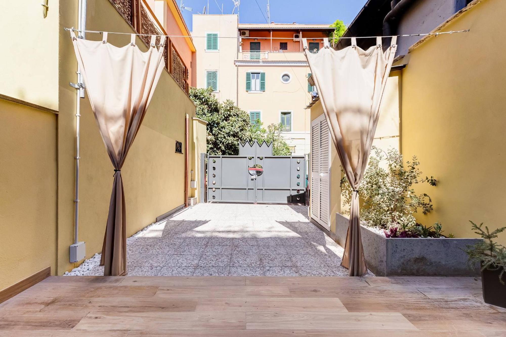 Vivilo Collection - Pigneto - Patio - Terrace - Parking Apartment Rome