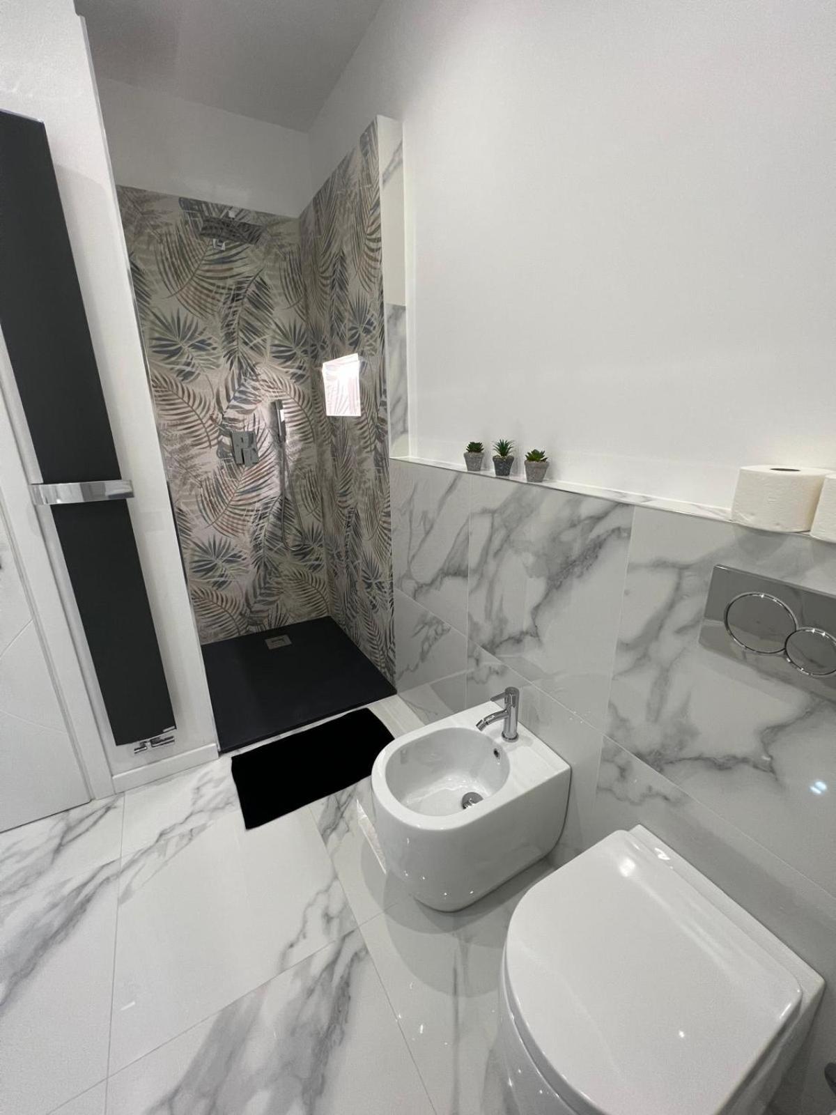 Alba White Roma