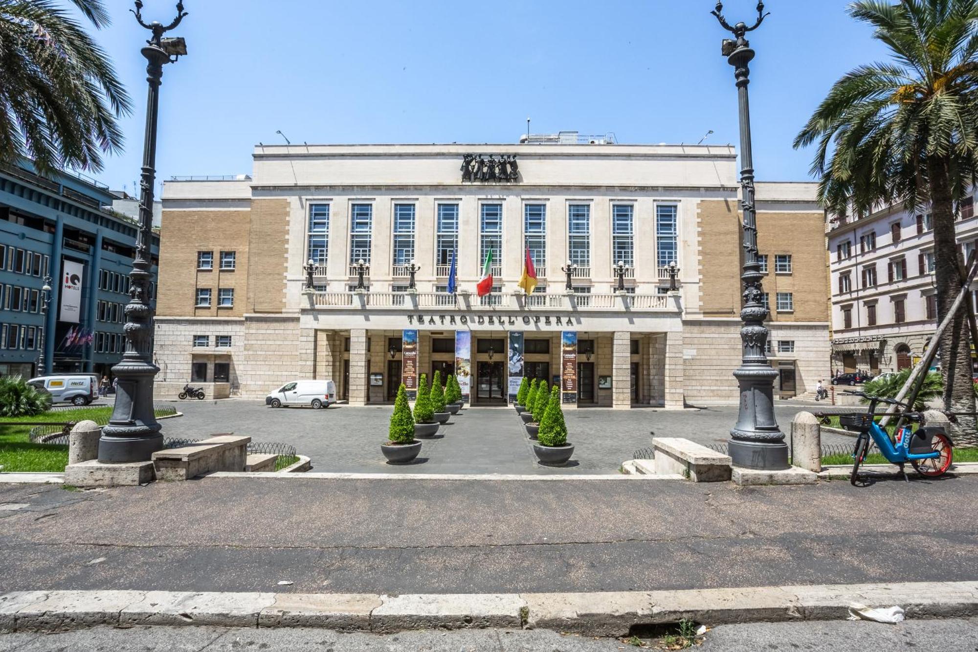 Opera Theater Relais * Roma
