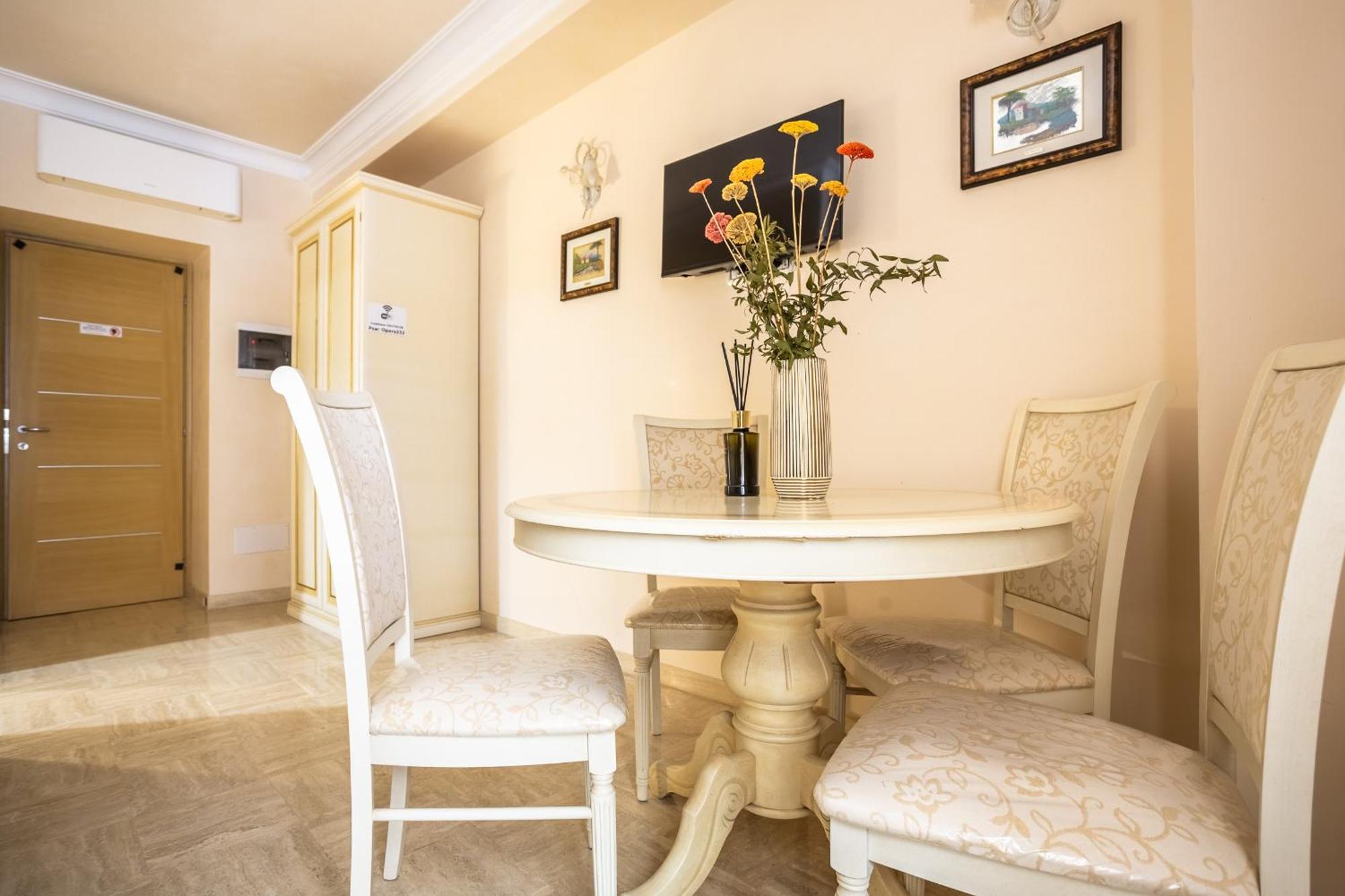 Opera Theater Relais *