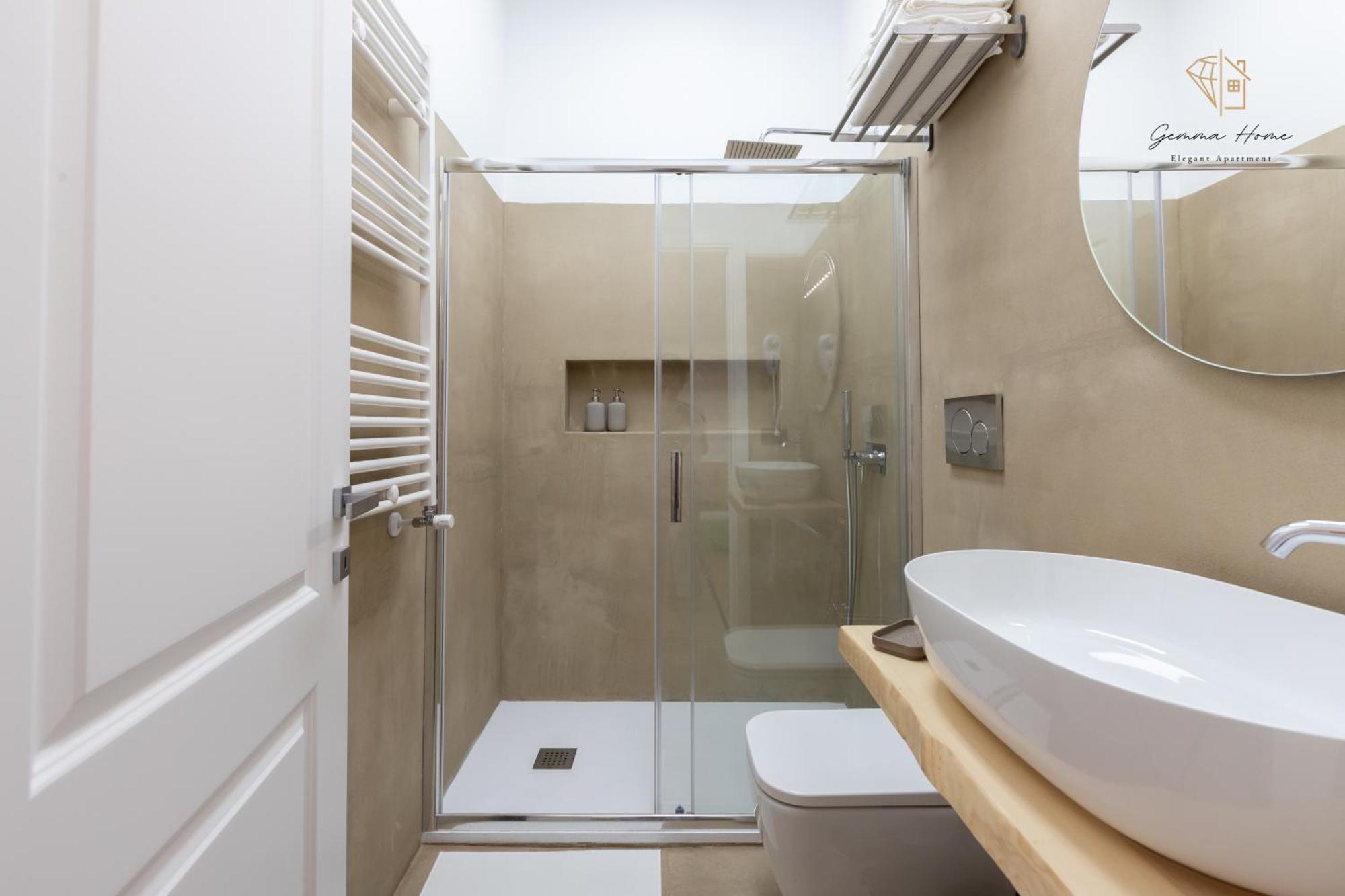 Apartment Gemma House - 100mt To Metro Station, 2 En-suite Bathrooms Rome