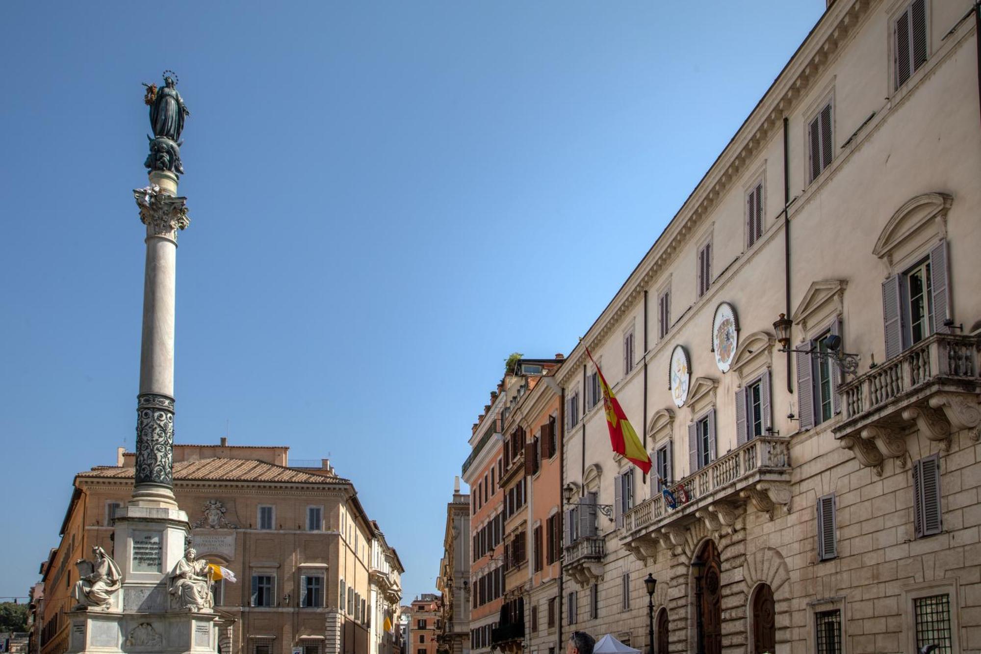 The Right Place 4u Mario De Fiori * Roma