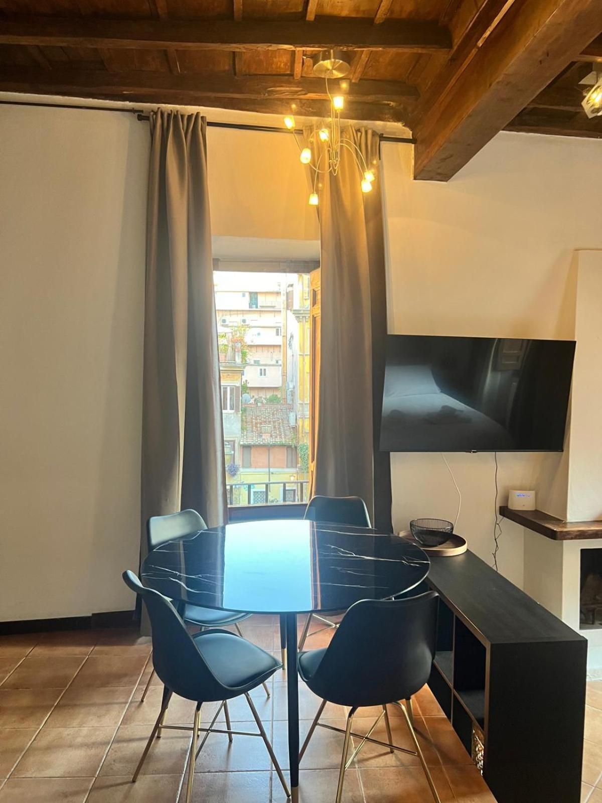 Imperial House San Calisto 7 Holiday home Rome