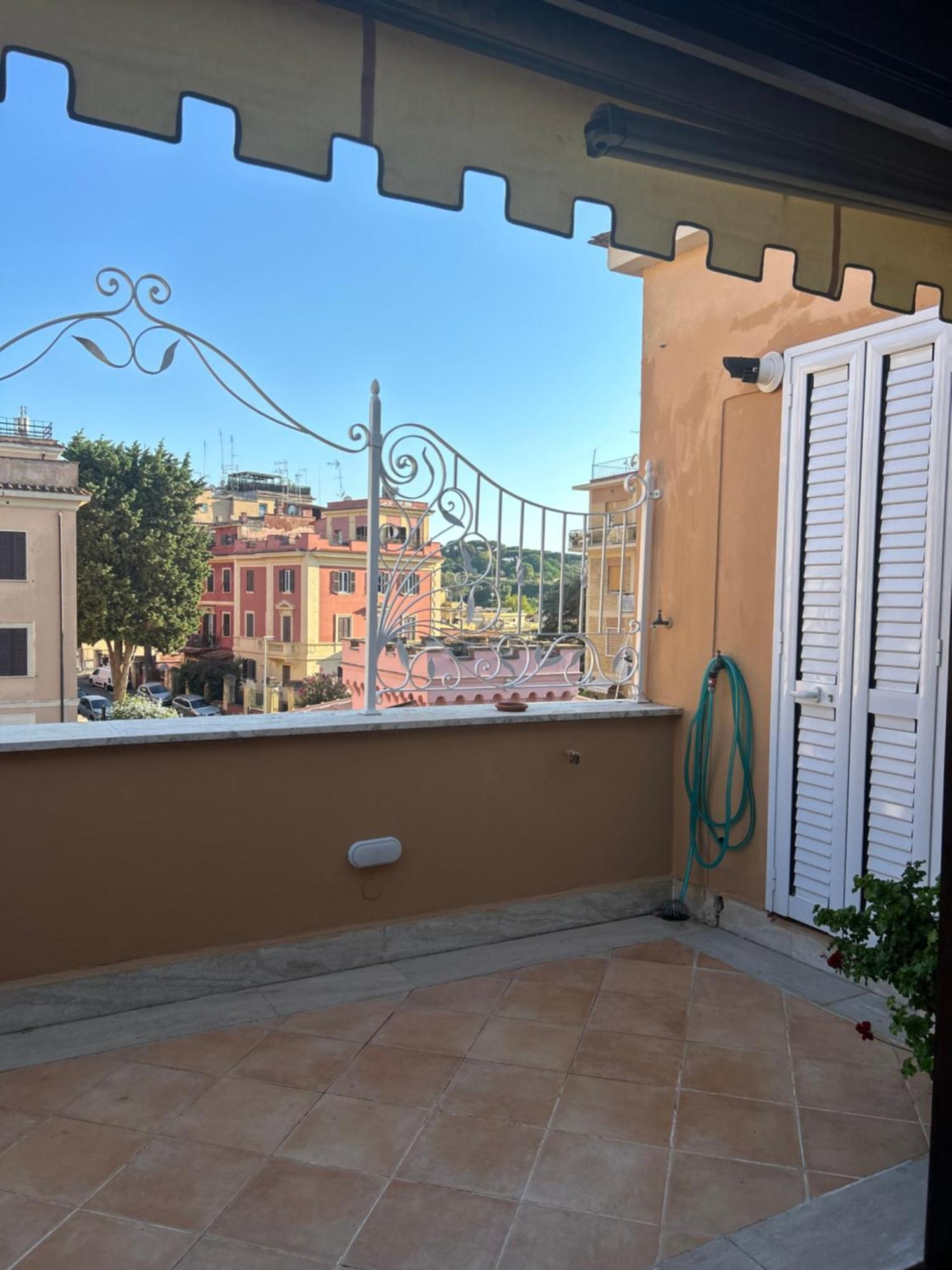 La Finestra Su San Pietro Terrace And View