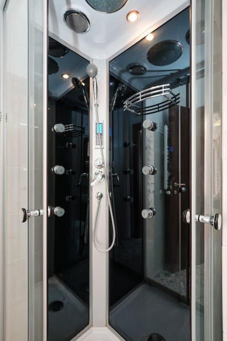 Apartment Porta Di Roma, Moderno Luminoso Con Wi-fi E Ac Rome