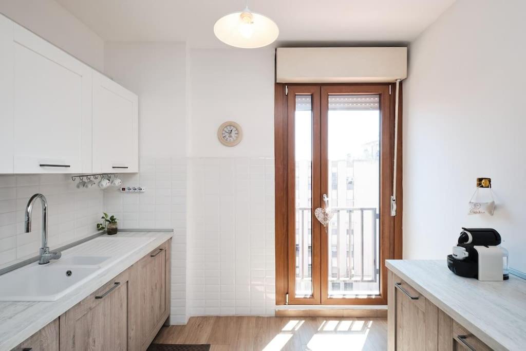 Porta Di Roma, Moderno Luminoso Con Wi-fi E Ac