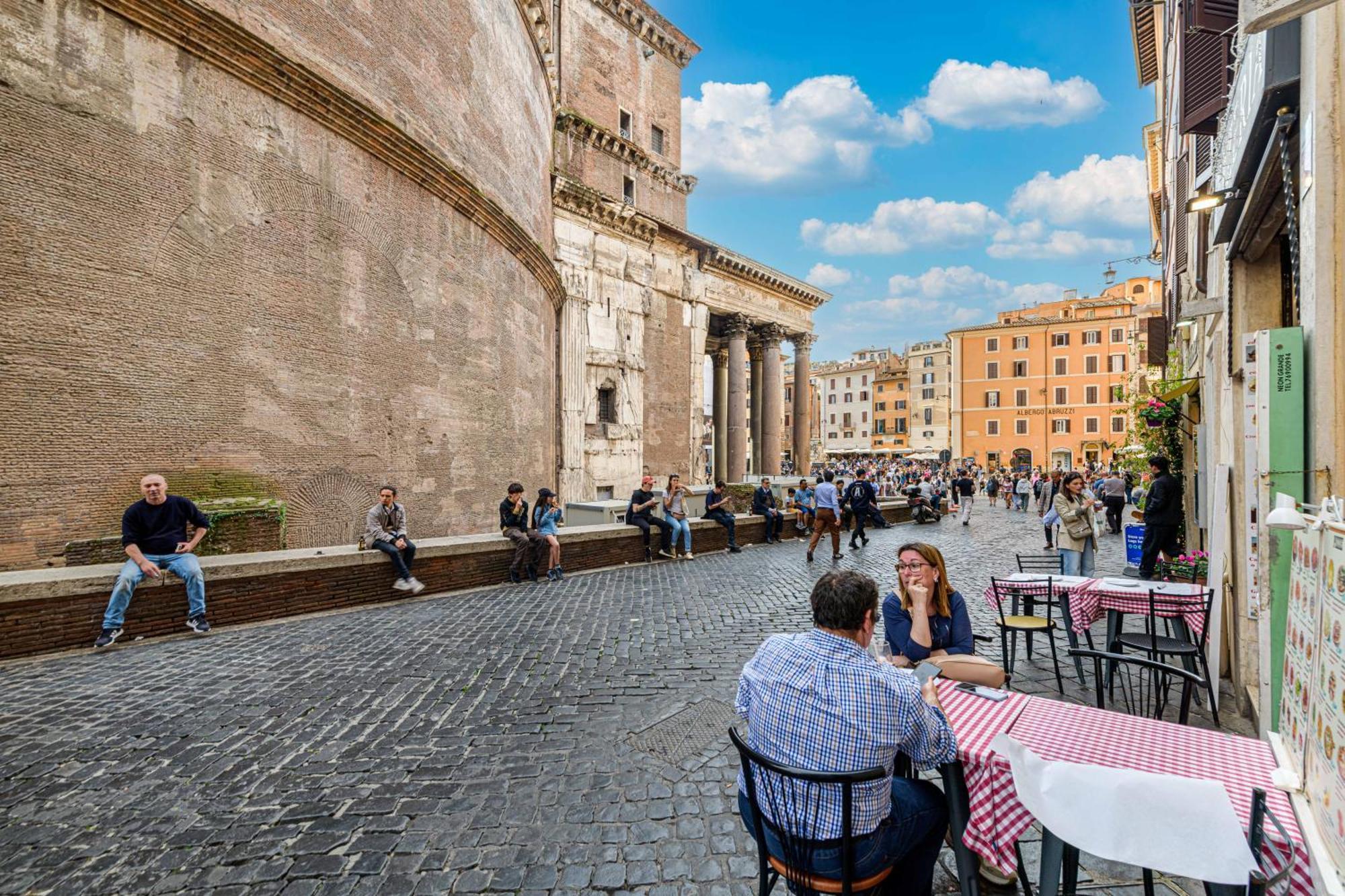 Deluxe Pantheon Rome