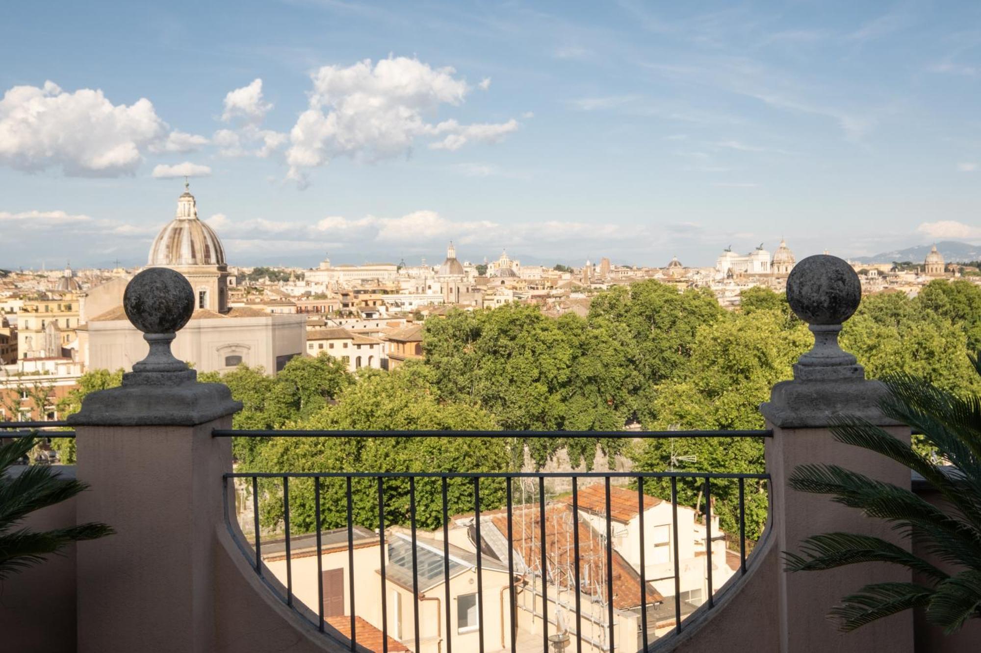 Santonofrio Sky Terrace Penthouse * Rome