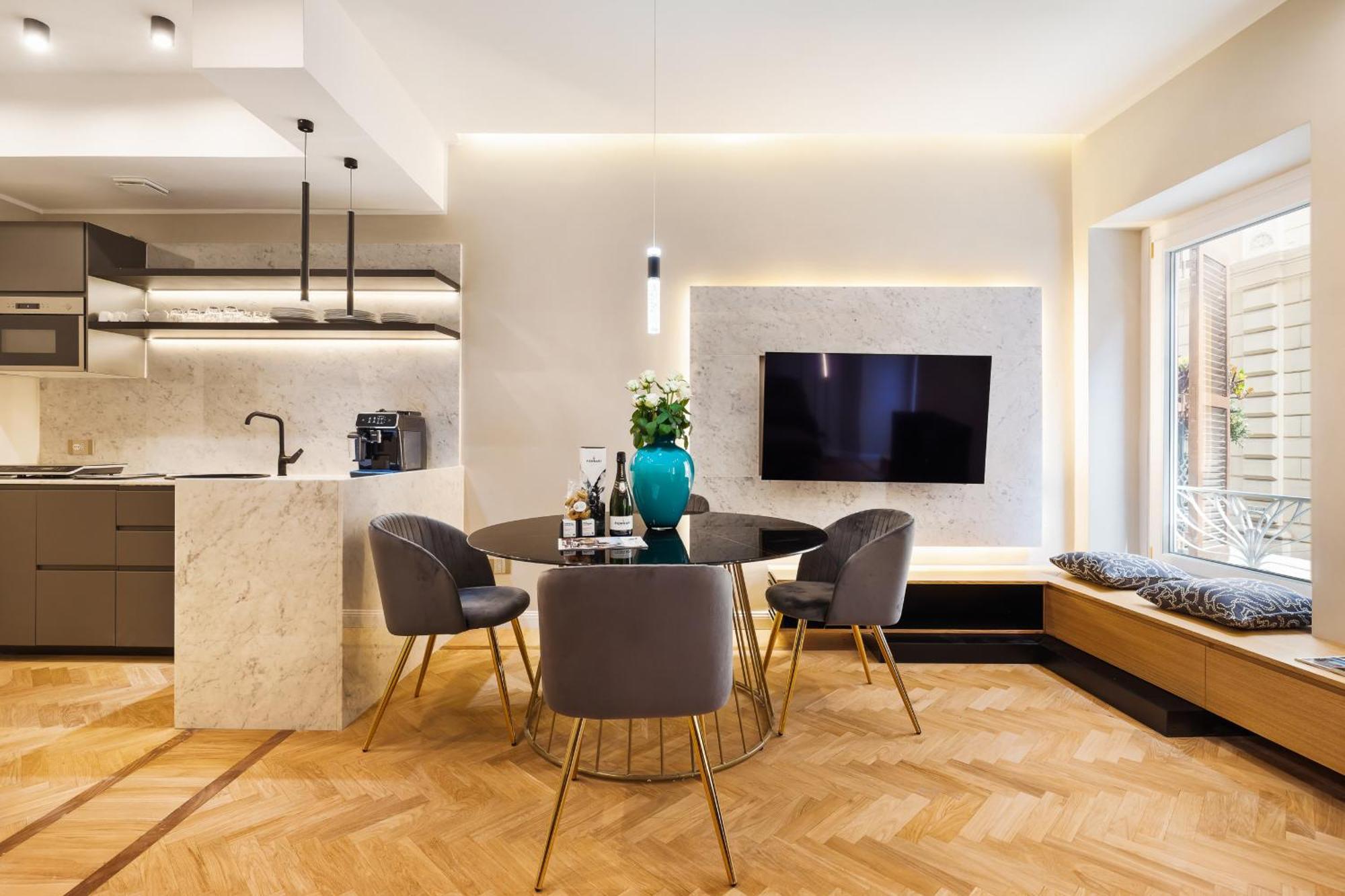 Spanish Steps Modern Gem * Rome
