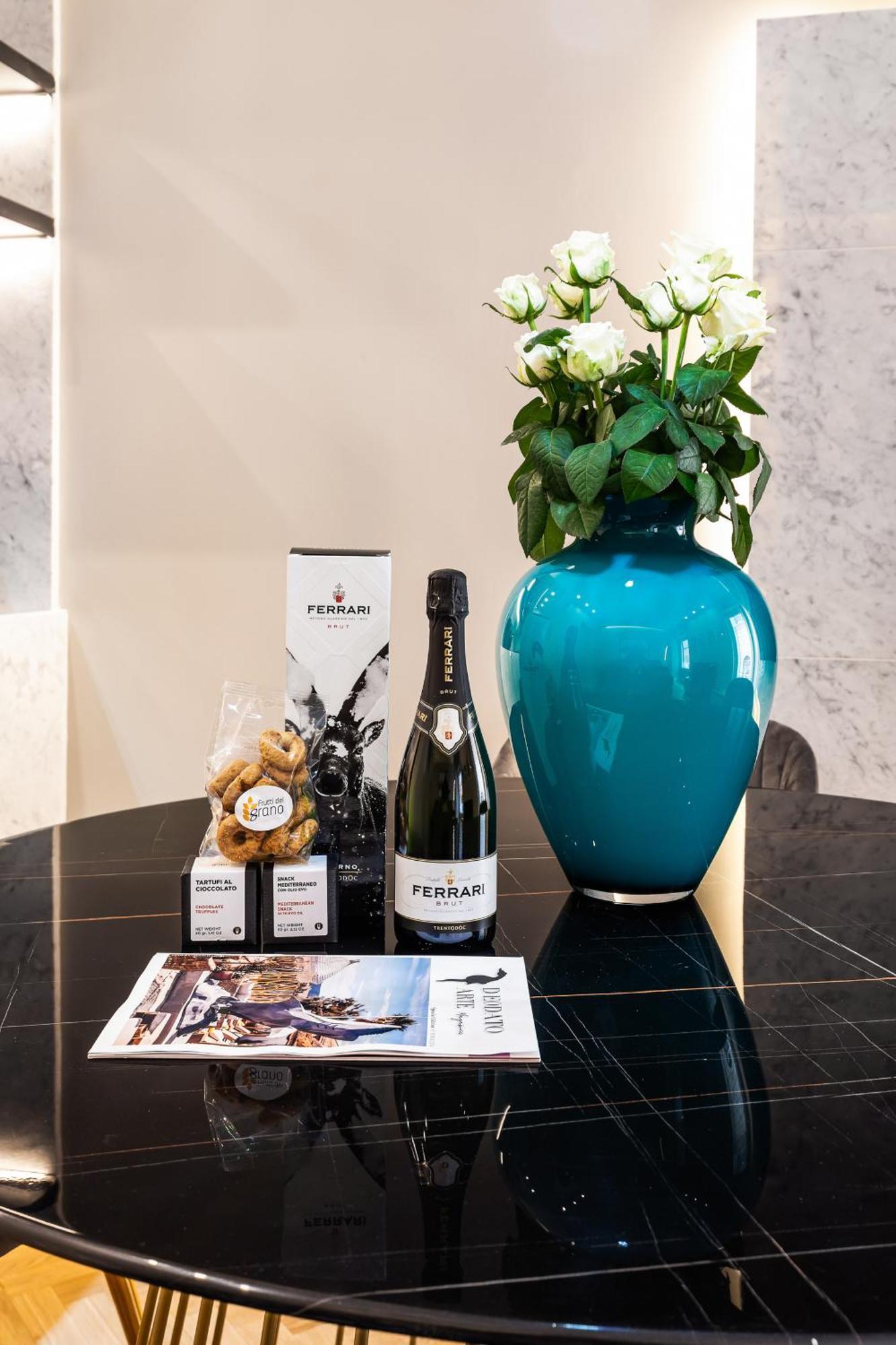 Spanish Steps Modern Gem Apartment
