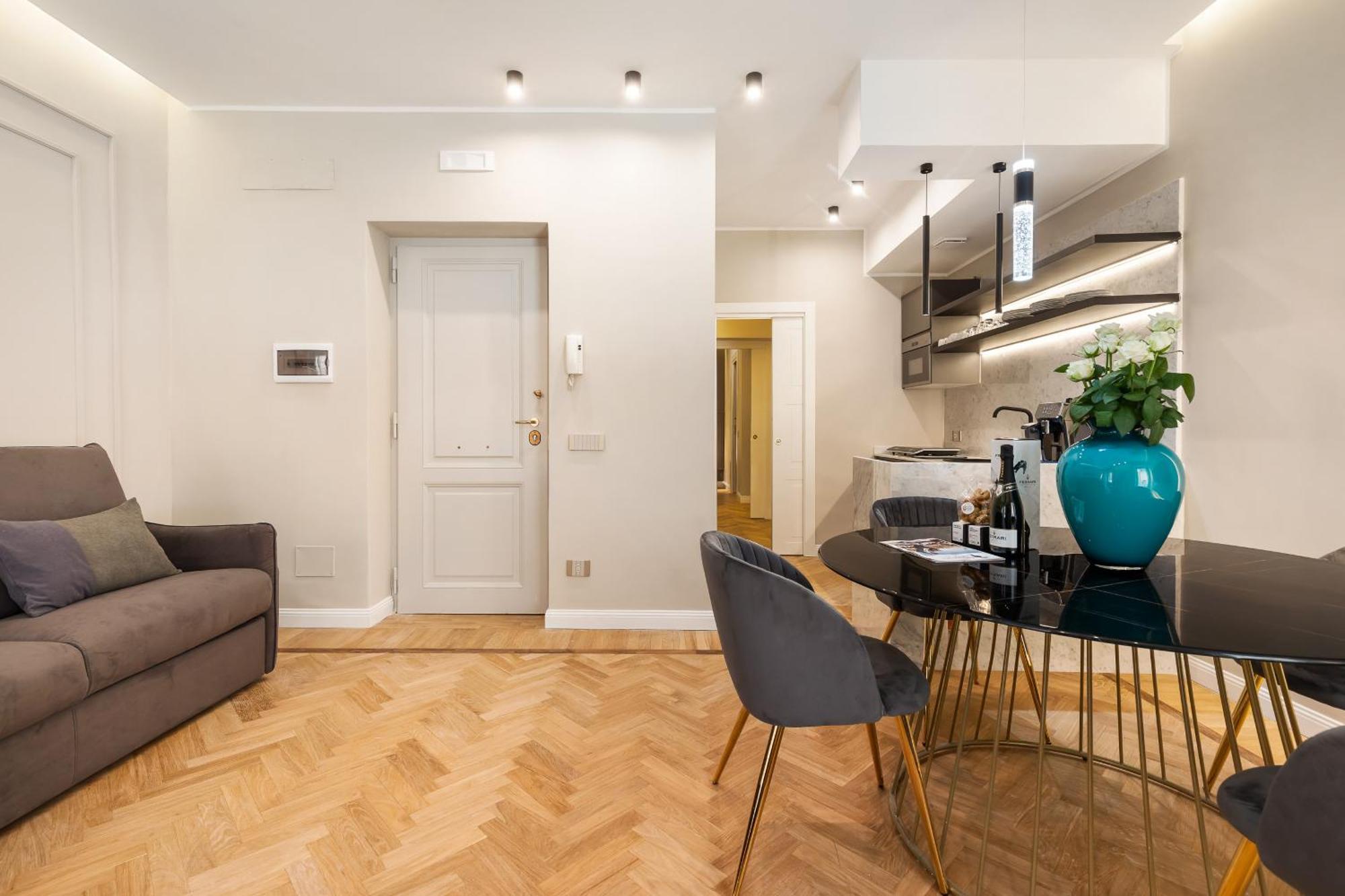 Spanish Steps Modern Gem Apartment