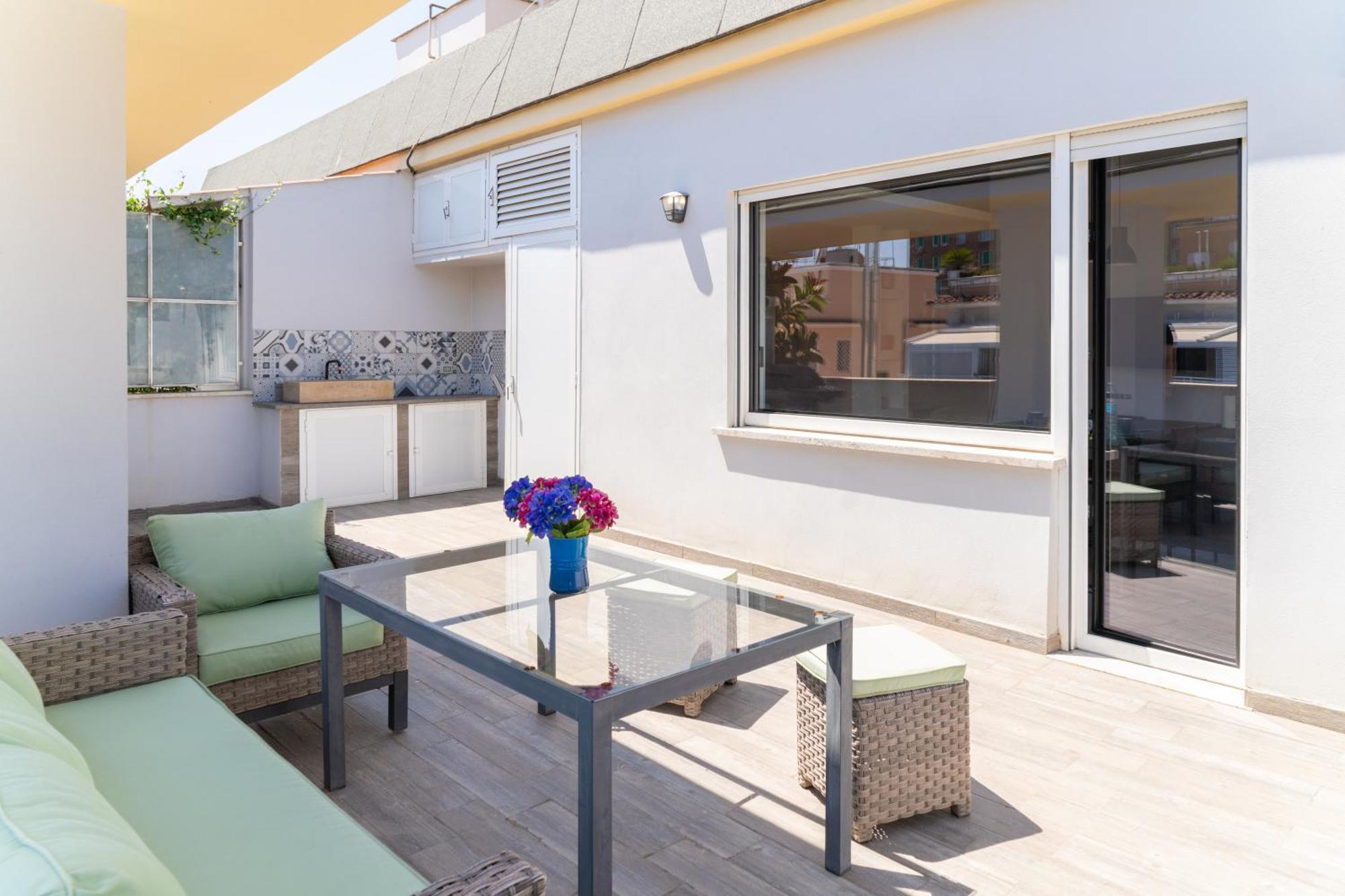 Penthouse With Panoramic Terrace -3 Min To Metro A Appartement *