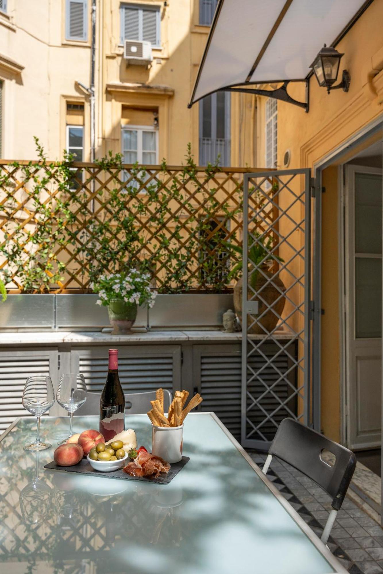 Domus Alexander, Terrace Downtown *