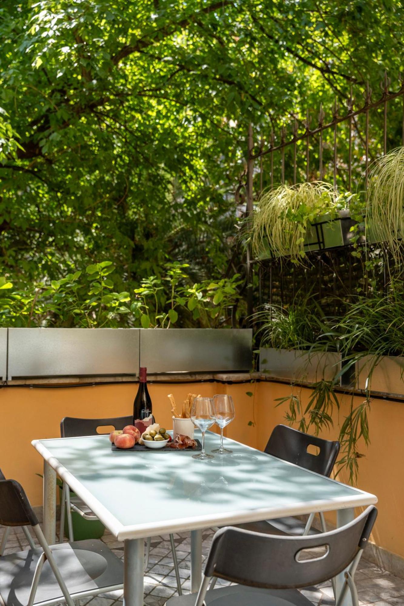 Domus Alexander, Terrace Downtown Rome