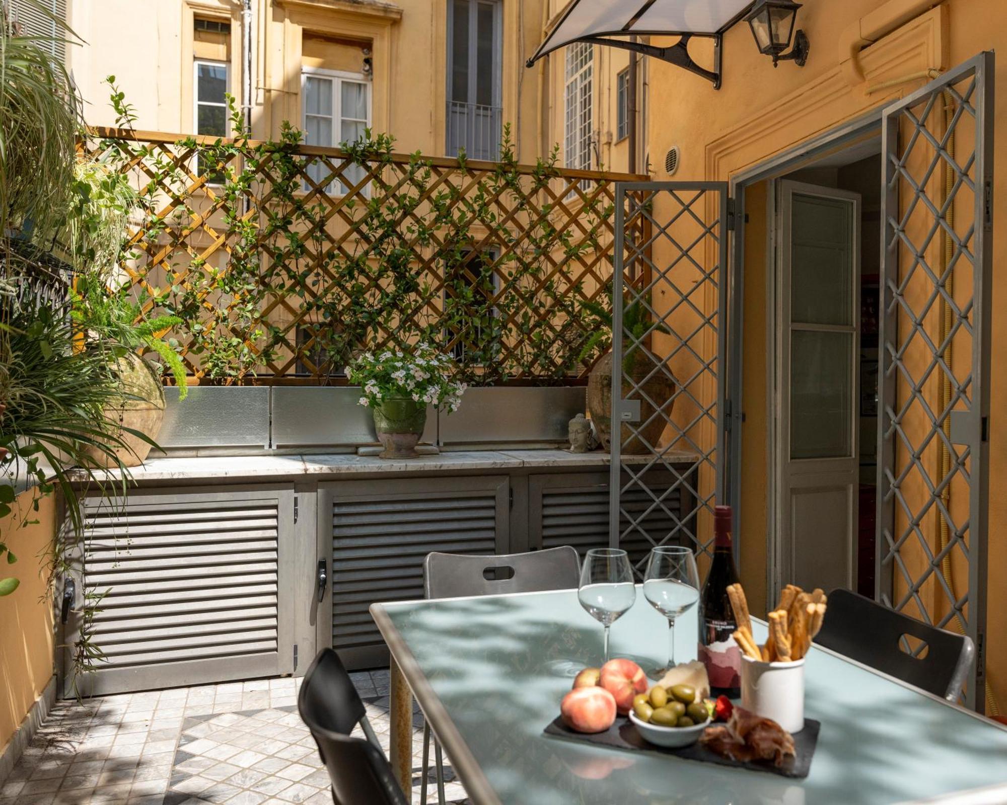 Domus Alexander, Terrace Downtown *
