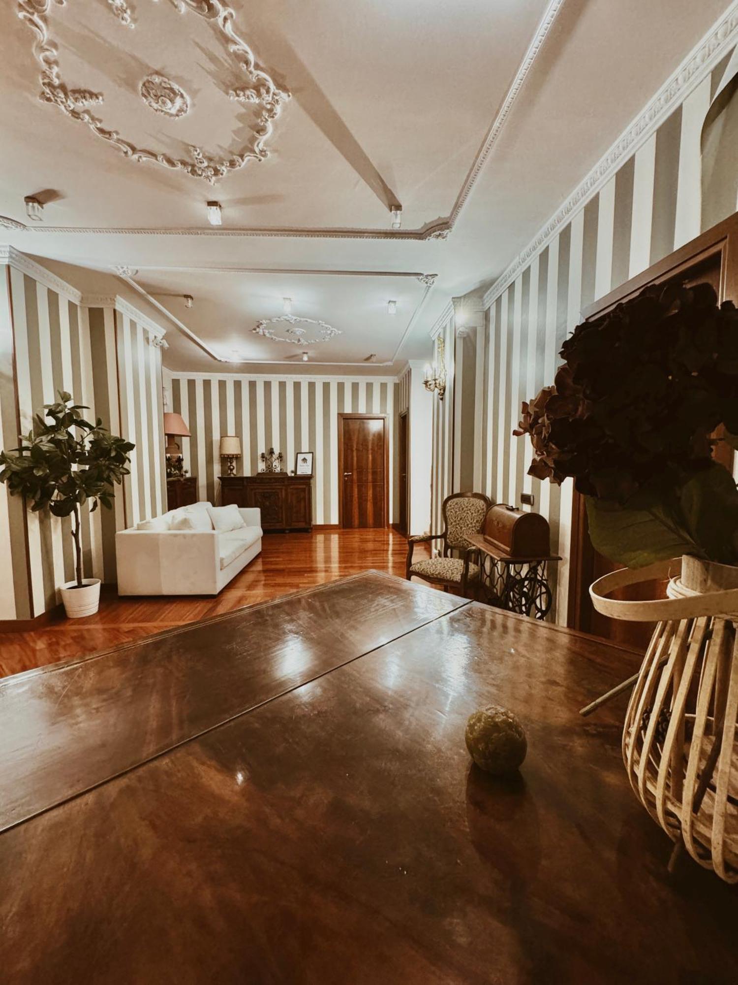 Residenza Tritone Luxury Trevi Fountain Guest house