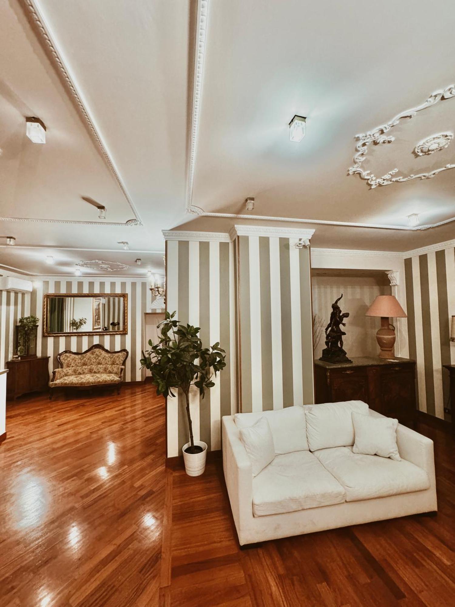 Residenza Tritone Luxury Trevi Fountain *