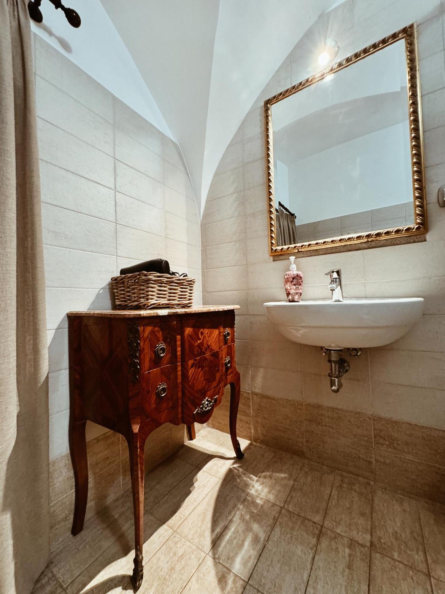 Residenza Tritone Luxury Trevi Fountain Guest house Rome