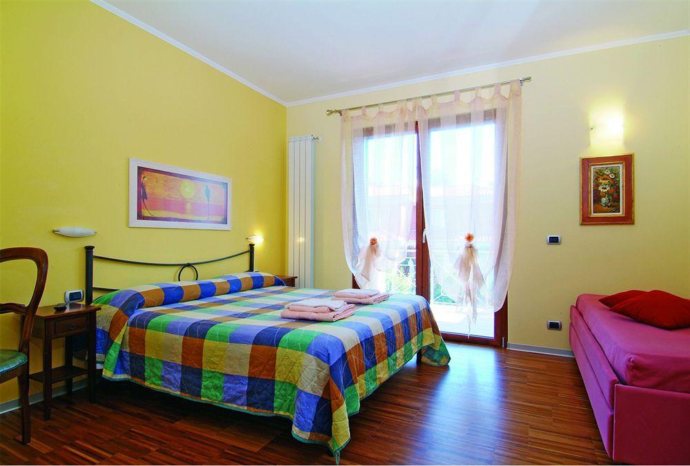 Aurelia Garden Gold Rome