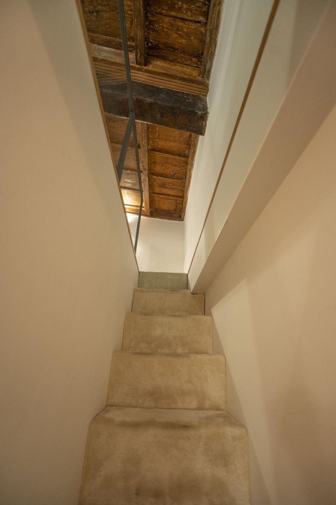 Spanish Steps Lovely With Balcony Apartment