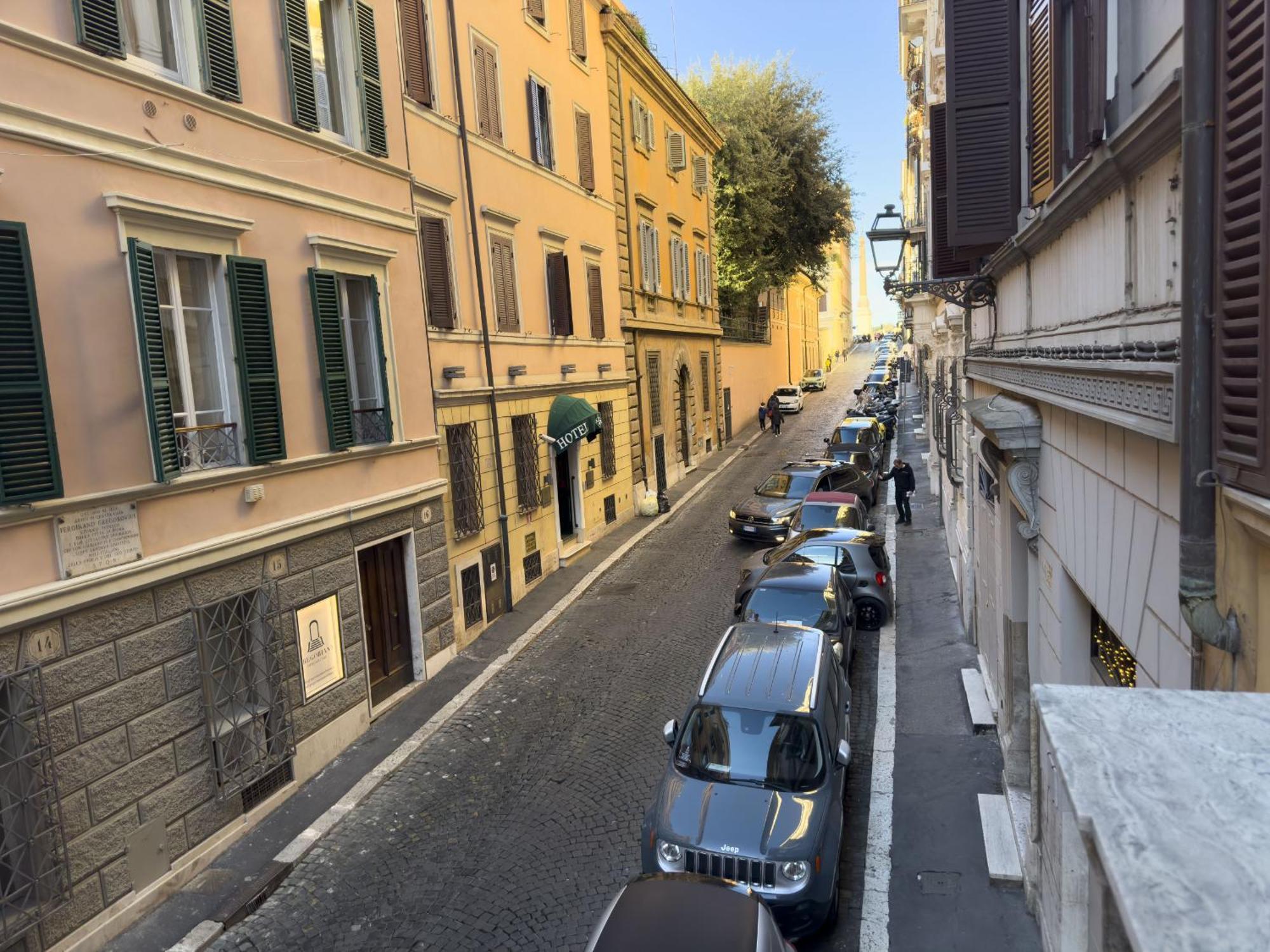 Spanish Steps Lovely With Balcony