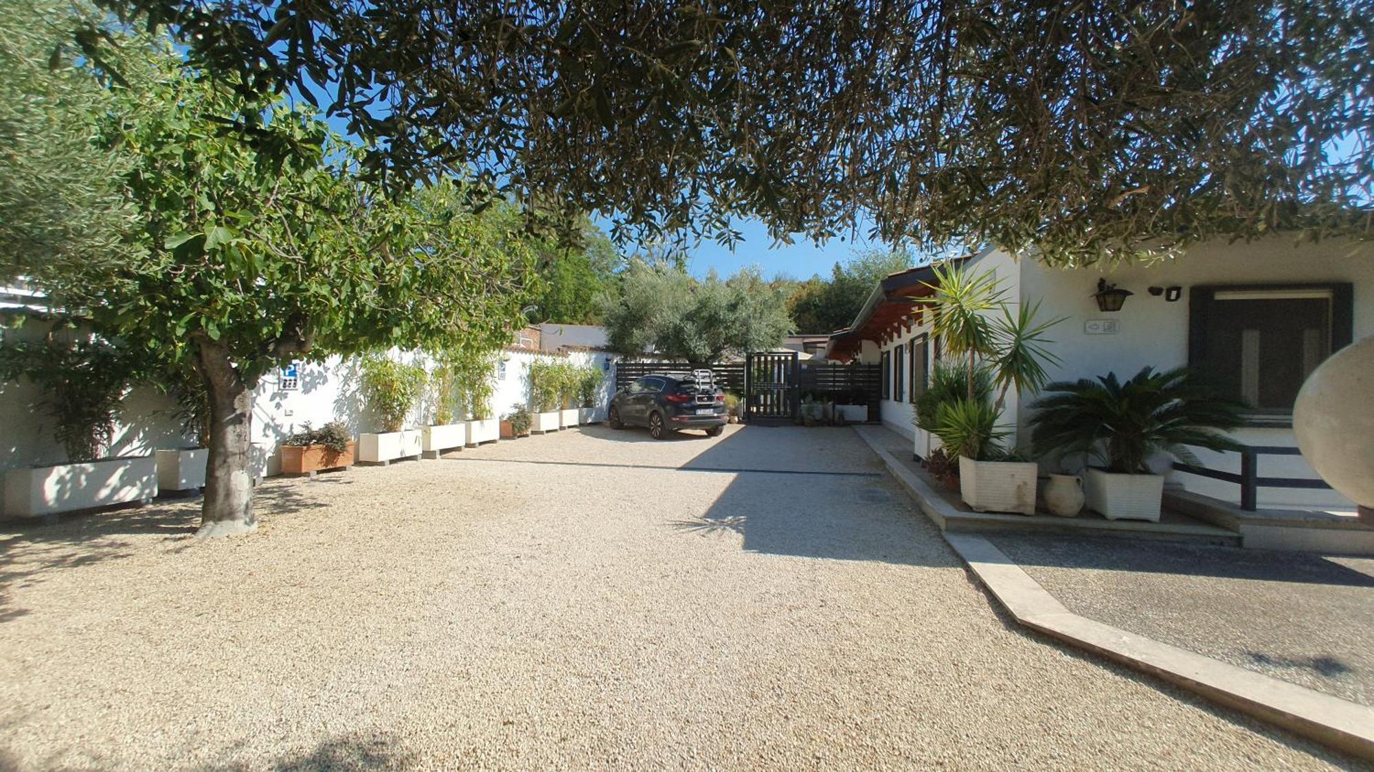 Lilli Urban Garden - Private Garden And Reserved Free Parking In Detached House Surrounded By The Greenery Of Apartment