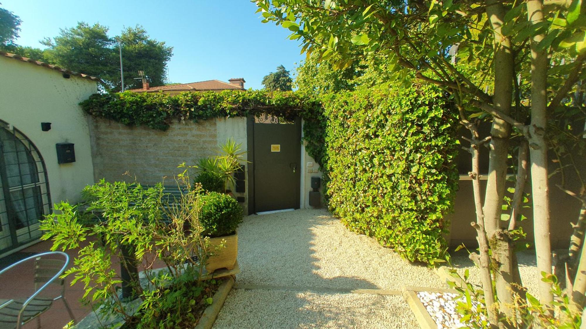 Lilli Urban Garden - Private Garden And Reserved Free Parking In Detached House Surrounded By The Greenery Of Apartment *