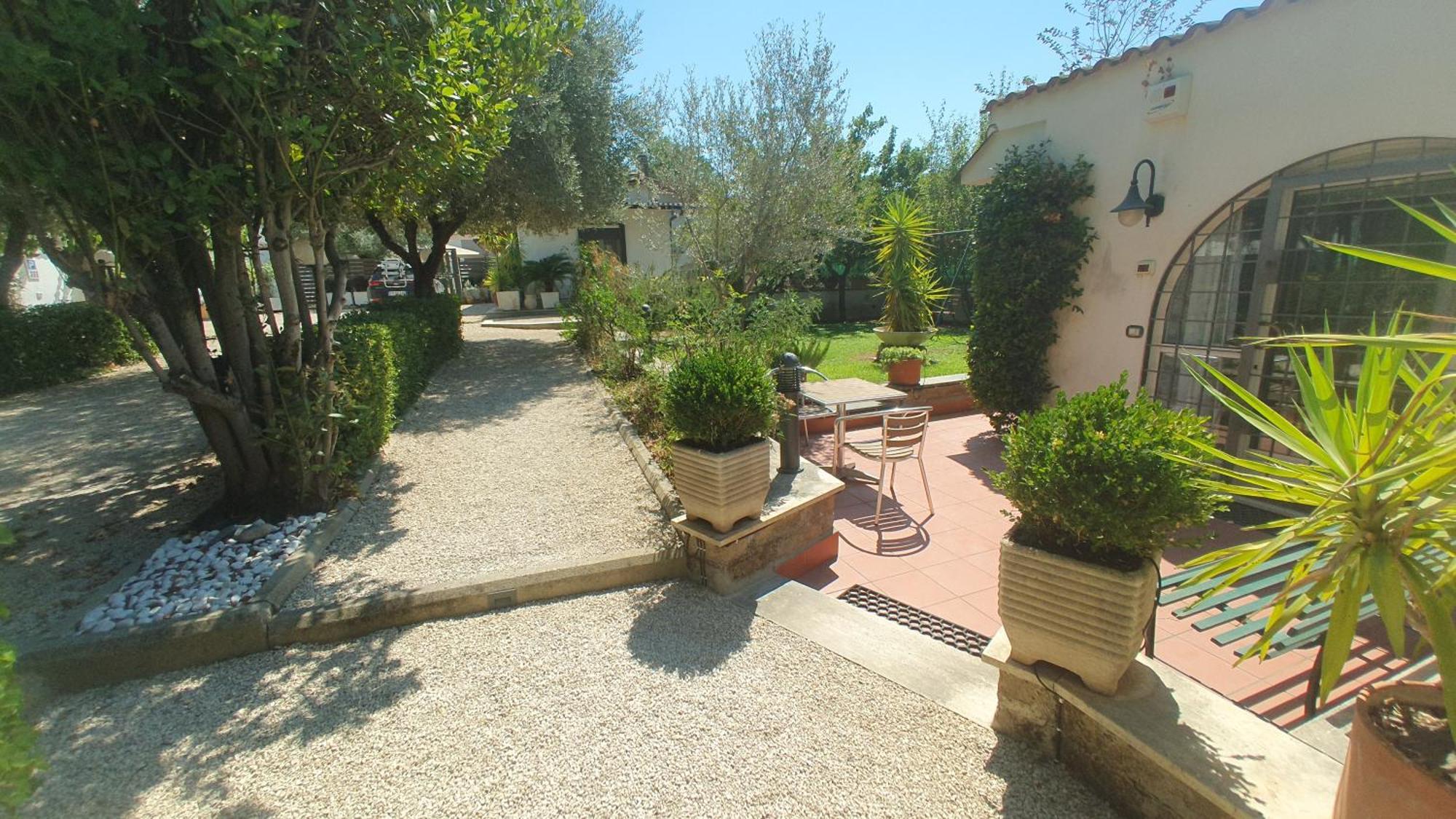 Apartment Lilli Urban Garden - Private Garden And Reserved Free Parking In Detached House Surrounded By The Greenery Of Rome