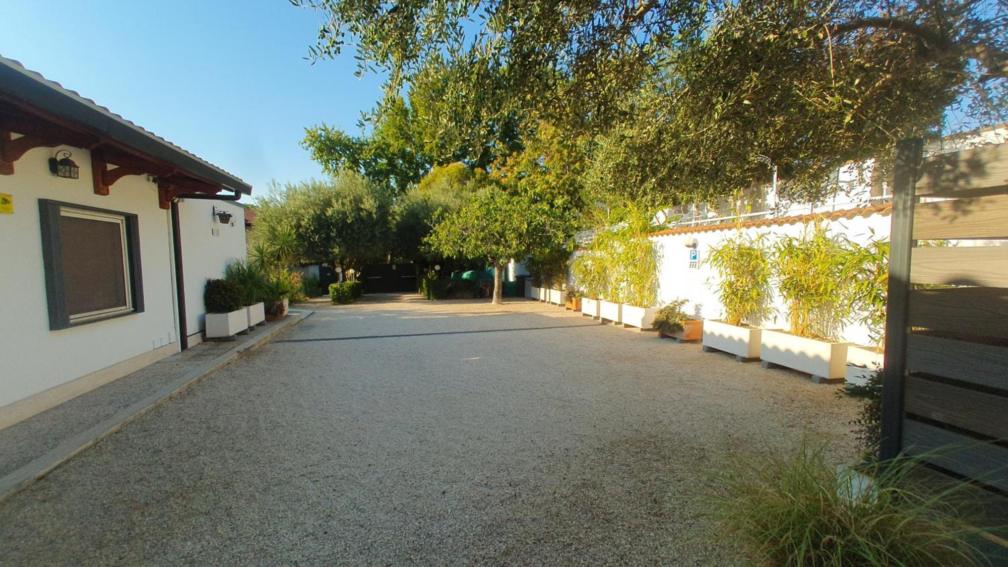 Apartment Lilli Urban Garden - Private Garden And Reserved Free Parking In Detached House Surrounded By The Greenery Of